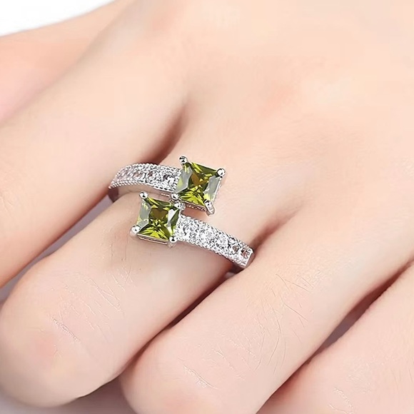Light green Princess Cut Ring - Picture 2 of 5